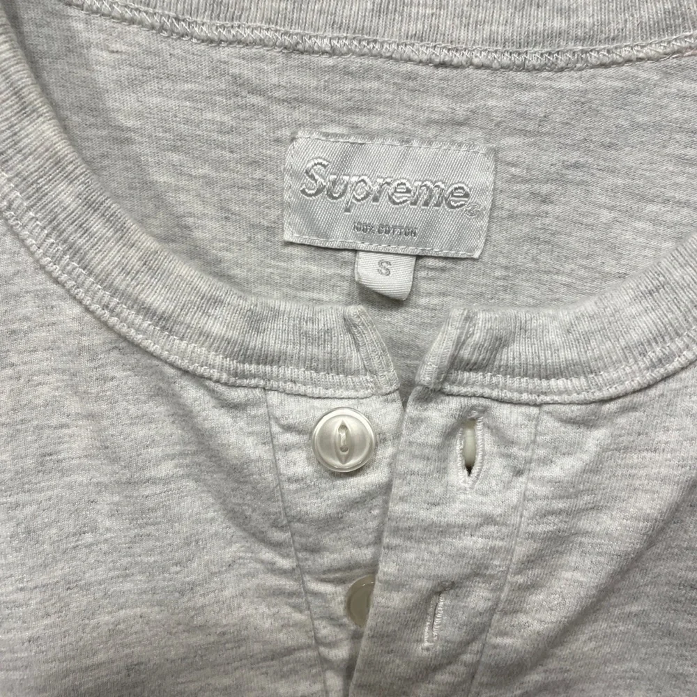 Supreme - Picture 3 of 5
